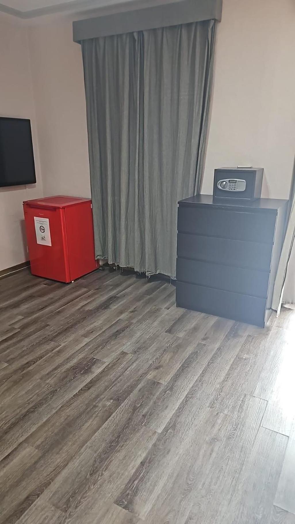 Preiswertes Zimmer Zum Uebernachten Zürich Kültér fotó